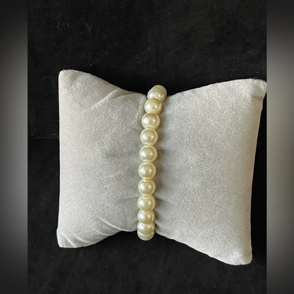 Vintage faux pearl bracelet